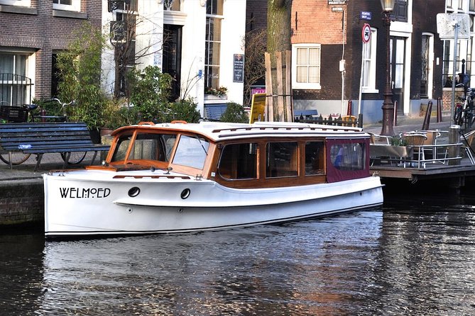 Private Champagne Canal Cruise in Amsterdam - Evening cruise tips: holiday lights and the best time to see bridges