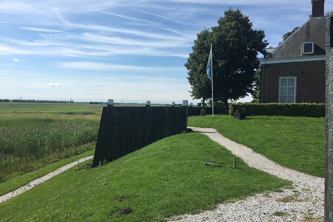 Private custom tour from Amsterdam to Giethoorn - Cheese and clogs without turning it into a shopping trip