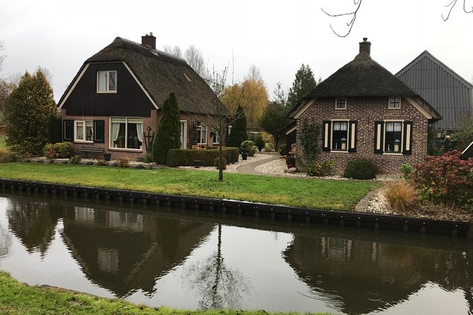 Private Daytrip Giethoorn and Windmills of Zaanse Schans from Amsterdam - Giethoorn’s canals: an hour with a local captain, then time to wander