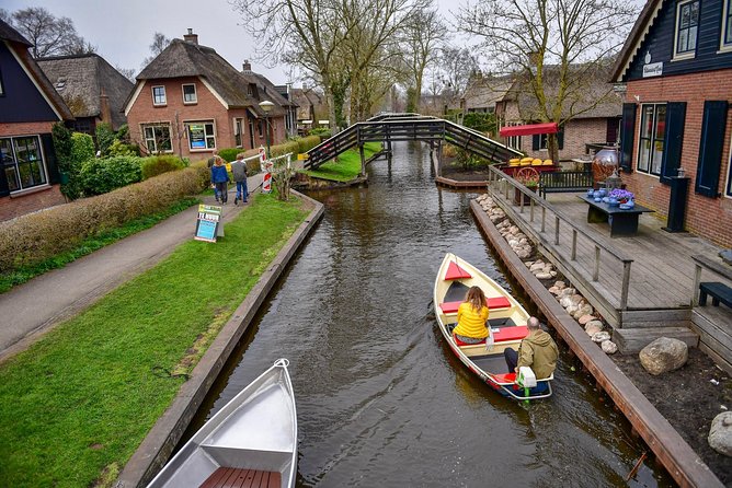 Private Daytrip Giethoorn and Windmills of Zaanse Schans from Amsterdam - Weather, comfort, and what to pack for a 10-hour day