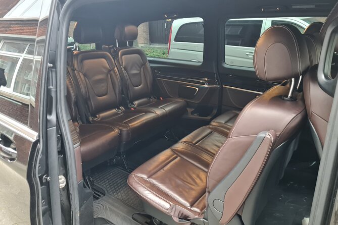 Private Minivan transfer to Rotterdam - Meet your driver: communication and care that saves time