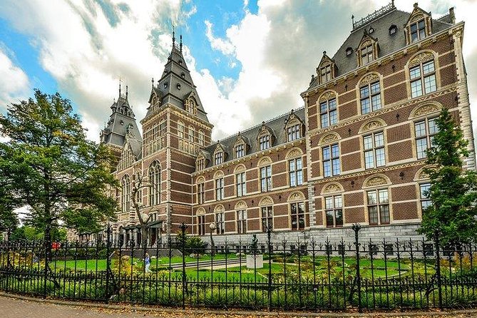 Private Rijksmuseum Tour- The Dutch Masters, Rembrandt & Vermeer - Museumplein first: getting oriented before the art flood