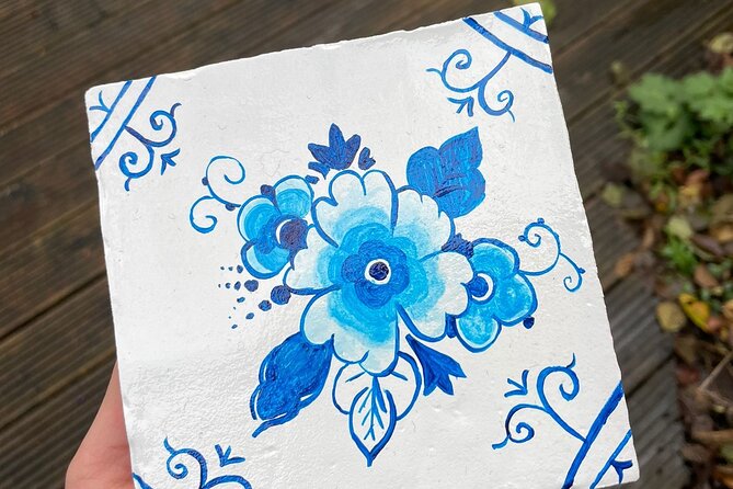 Private Souvenir Creation in Dutch Delft Blue from Netherlands - The 1.5-Hour Flow: History Check-In to First Stroke of Paint