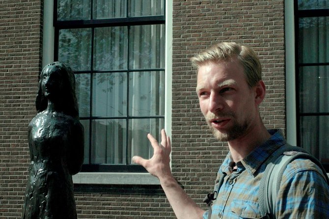 Private Tour: Amsterdam's City Highlights and Hidden Gems - De Wallen (Red Light District): What to See, and How to Keep It Respectful