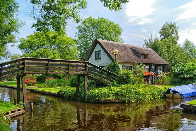 Private tour (max 3 per) to Giethoorn & Canal ride from Amsterdam - Why a private Amsterdam-to-Giethoorn day trip feels different