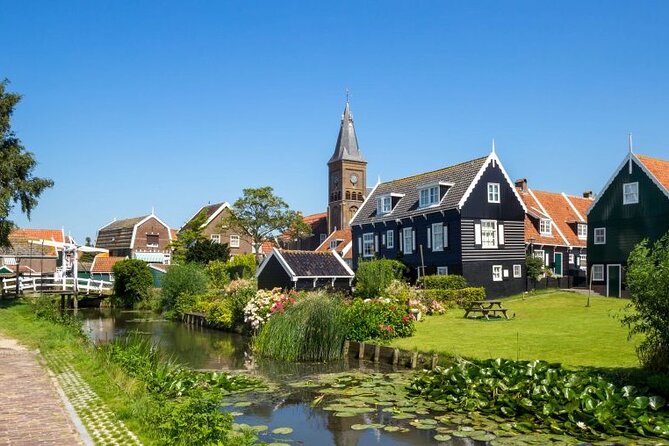 Private Tour to Giethoorn with boat and Zaanse Schans windmills - Exploring Giethoorn on Foot: Bridges, Photo Moments, and Comfortable Pacing