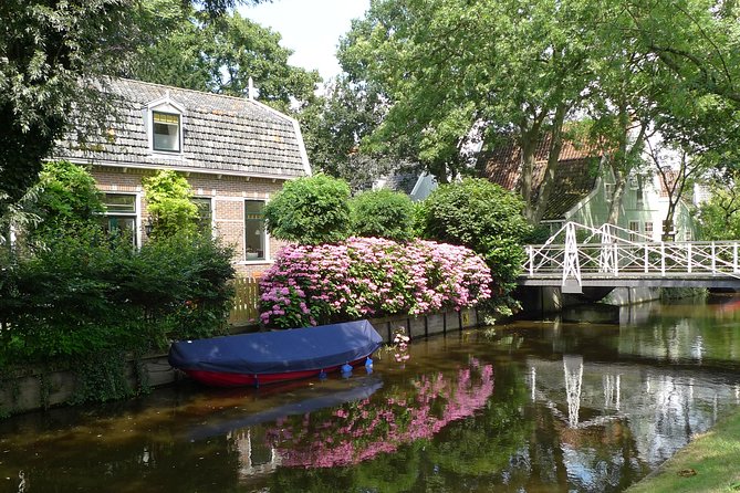 Private Tour Zaanse Schans Windmills and Volendam in Jaguar - Value for Money: When This $632.16 Jaguar Tour Makes Sense