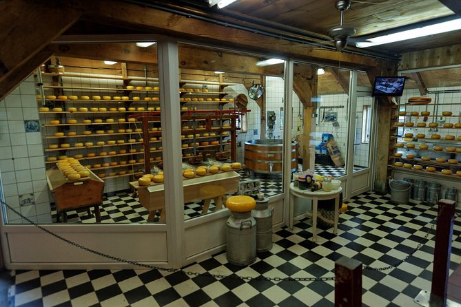 Private Tour Zaanse Schans Windmills and Volendam in Jaguar - Stop 1: Magere Brug Photo Time and Quick Canal-Era Charm