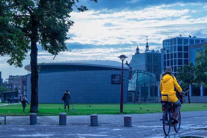 Private Van Gogh Museum Tour in Amsterdam - The Sunflowers effect: why the guide’s storytelling matters