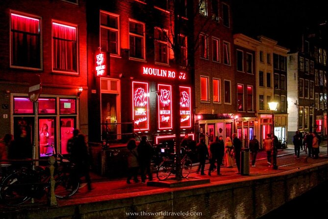 Red Light District Primetime Private Tour for 18+ Only - Why a 10pm Red Light District Walk Works Better Than Daytime