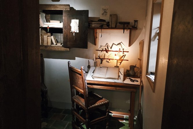Rembrandt House & Neighborhood Exclusive Guided Walking Tour - Key points before you go