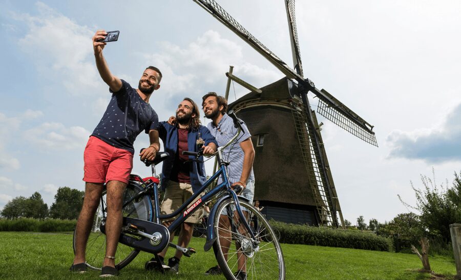Rent a bike in Amsterdam | 1, 2, 3+ hours - Safety on Narrow Streets: Lights, Bell, and Smart Braking