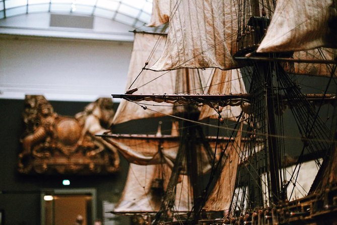 Rijksmuseum Amsterdam Exclusive Guided Tour w/ Reserved Entry - Pace, crowd flow, and the one drawback to watch for
