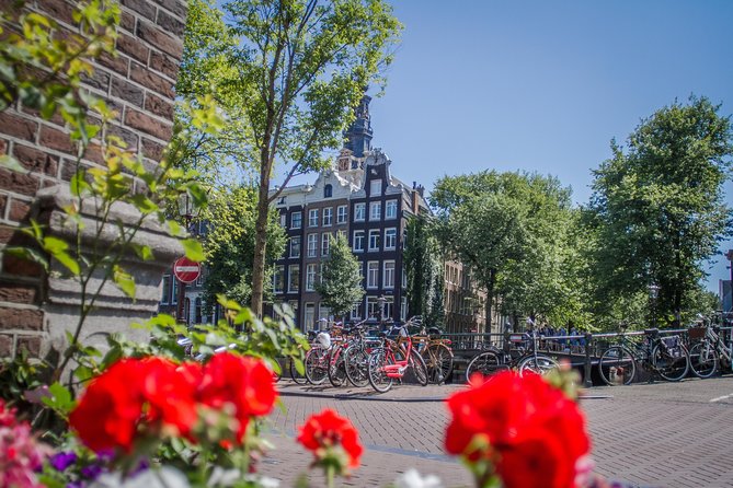 Secrets of Amsterdam Walking Tour plus Dutch Sweets Tasting - How the walking tour is paced (and why that matters)