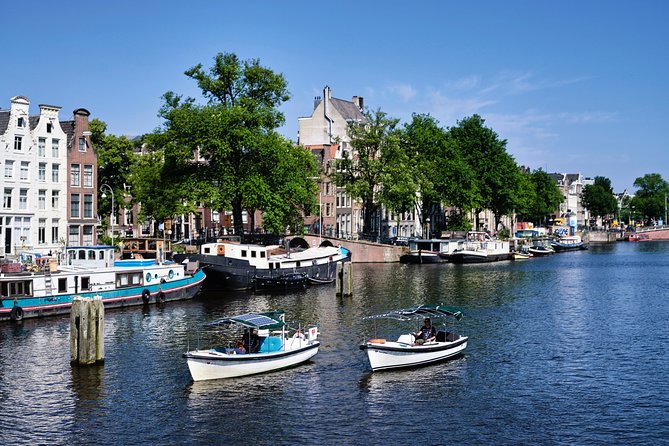 Short canal trip in German: Amsterdam in an hour - Paap’s Style and the Little Extras That Make the Ride