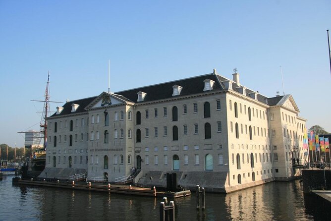 Small Group Boutique All-Inclusive Tour (max 12 p) With Captain - Getting on board at Singel 5: the start that keeps it stress-free