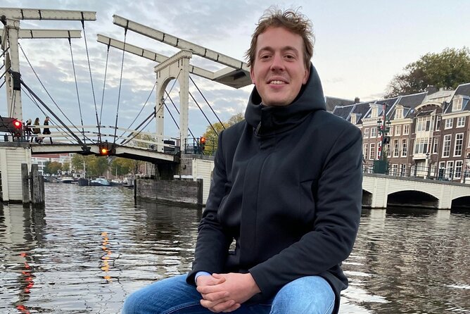 Small Group Boutique All-Inclusive Tour (max 12 p) With Captain - The Red Light District from the canal: what the captain explains