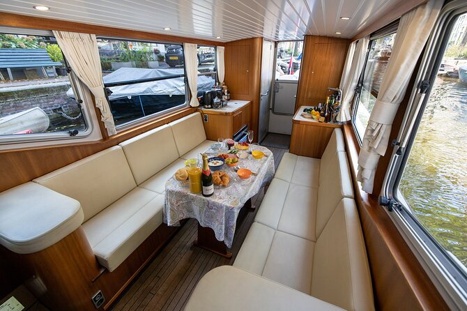Small Group Boutique All-Inclusive Tour (max 12 p) With Captain - How the captain tailors the route: canal belt, Amstel, and the quieter side