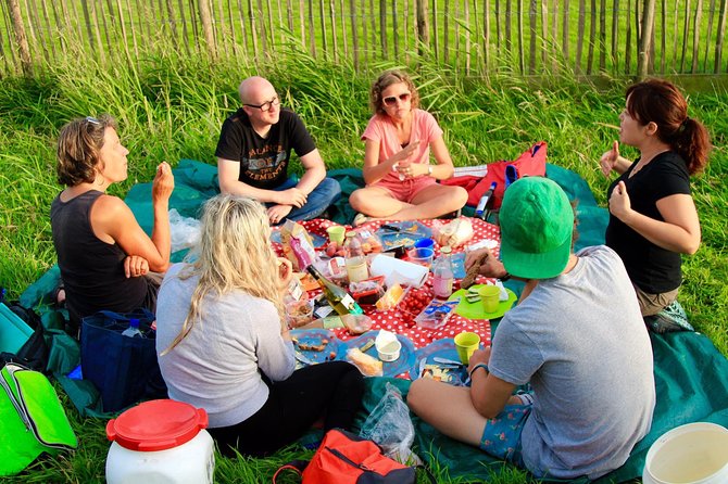 Small-Group Guided Sunset Canoe Tour in Waterland with Dinner - Termini 25 meet-up: quick, clear start point