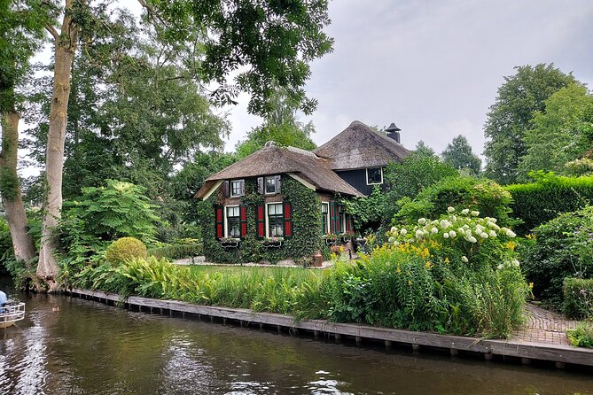 Small-Group Tour to Windmills & Giethoorn with boat tour - Zaanse Schans: windmills, museums, wooden shoes, and free cheese taste