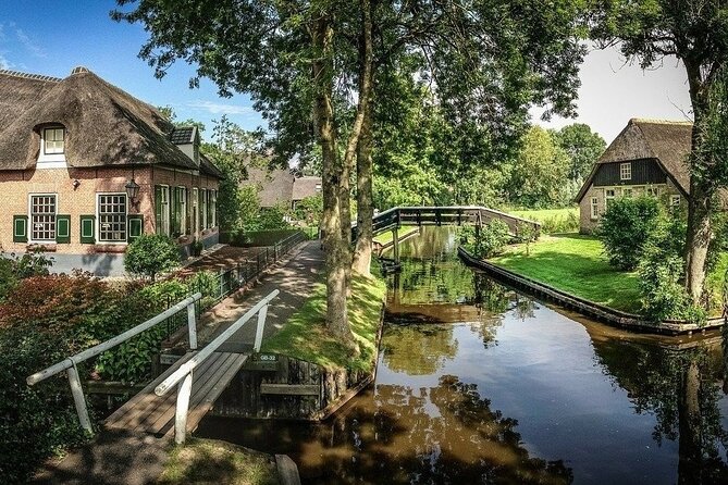 Small-Group Tour to Windmills & Giethoorn with boat tour - The guide makes the difference: Aku’s storytelling and practical touches