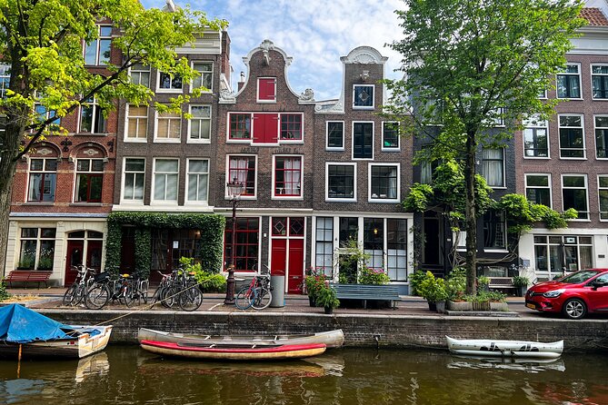 Small Group Walking Tour in Amsterdam with Friendly and Fun Guide - Small-group comfort and how David keeps the walk fun