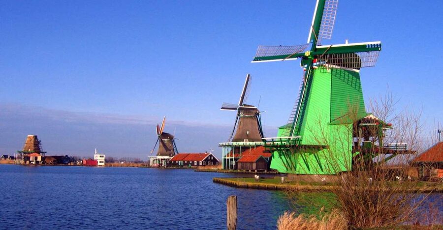 Small Group Zaanse Schans & Volendam Tour w/ Hotel Pick up - Key Things You’ll Notice on This Day Trip
