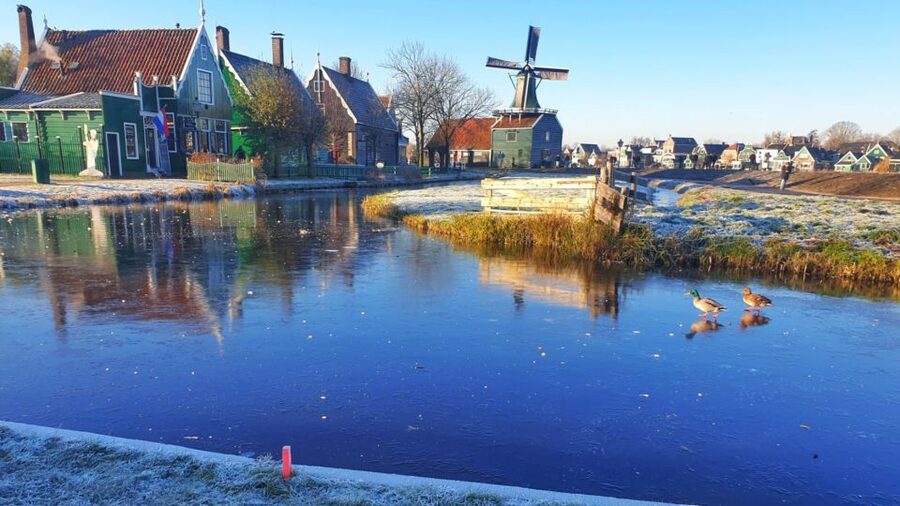 Small Group Zaanse Schans & Volendam Tour w/ Hotel Pick up - Should You Book This Zaanse Schans & Volendam Tour?