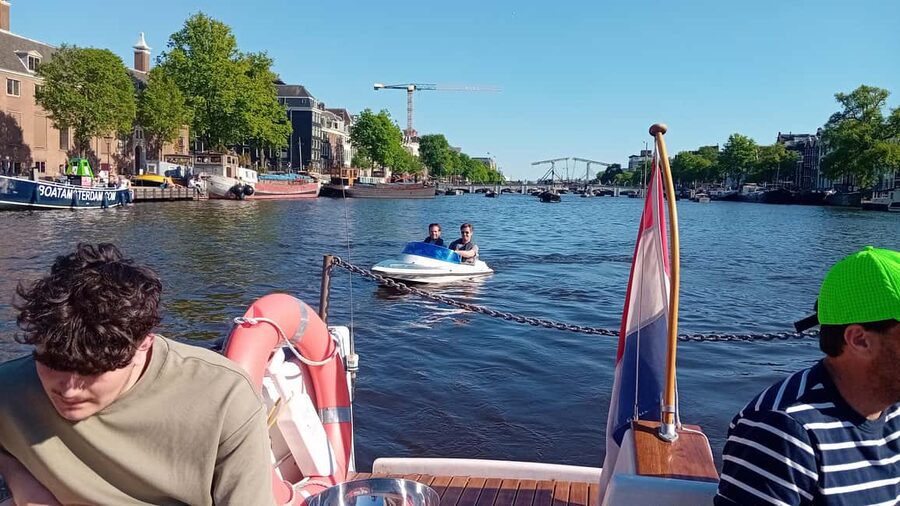 Smoke & Boat Amsterdam - The Official 420 Canal Cruise - The guide energy: live English stories, lots of laughs