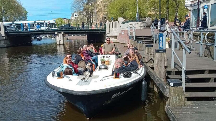 Smoke & Boat Amsterdam - The Official 420 Canal Cruise - Price and value: $18 for an hour with a guide and flexible comfort