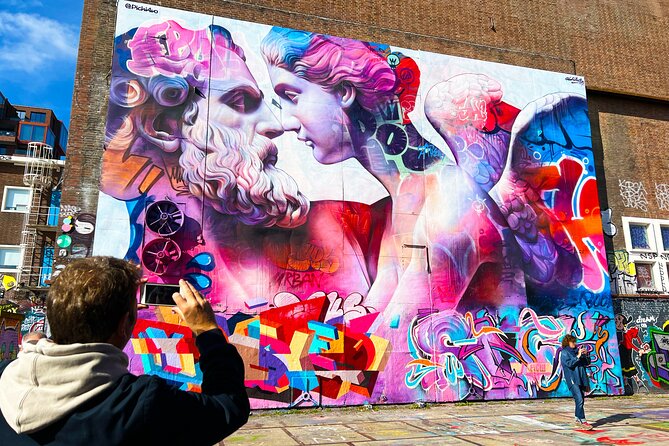 Street Art Walking Tour, private local Dutch guide - Starting where the tour energy actually begins: De Ruijterkade
