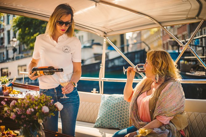 The Ultimate Amsterdam Canal Cruise - 2hr - Small Group with Drinks & Snacks - Boat comfort and rain protection: what to expect (and what to double-check)