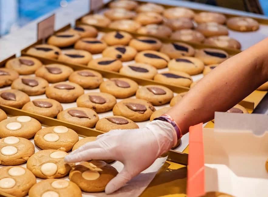 Top 10 Tastings of Amsterdam: Food & Culture Bike Tour - Should you book the Top 10 Tastings of Amsterdam bike tour?