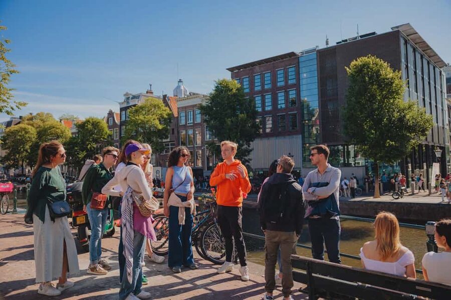 Top 10 Tastings of Amsterdam: Guided Walking Food Tour - Finding the Meeting Spot Near Central Station (And What to Look For)