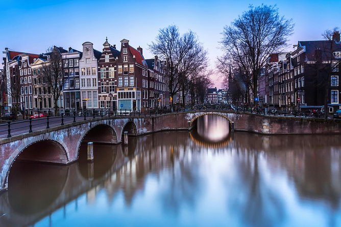 VIP Amsterdam Airport Departure Transfer - The Ride Experience: Luggage Space, Wi‑Fi, and A/C