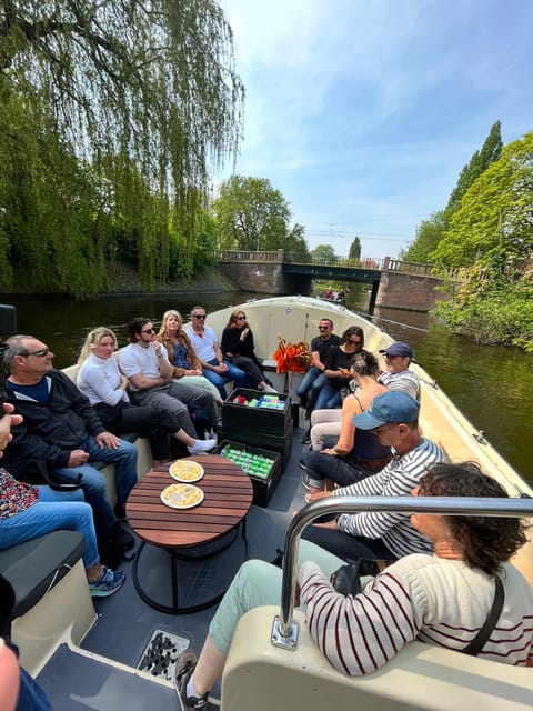 Visit Amsterdam by Boat with a French Guide (french) - 1h30 Through Smaller Canals: Why It Feels Like More Than a “Standard Tour”