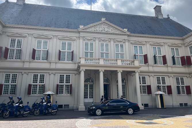 Visit the Girl with the Pearl Earring, The Hague & Delft City - Stop 2: The Hague highlights on cobblestones