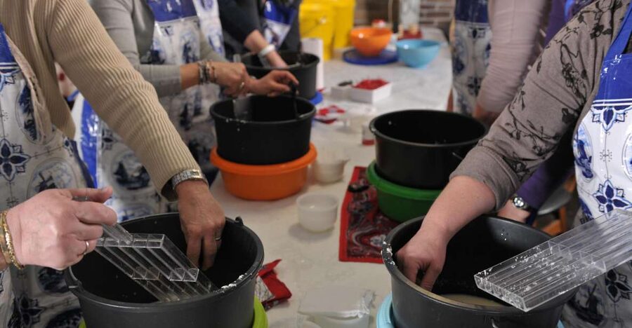Volendam: 2.5-Hour Cheesemaking Workshop & Clog Making Tour - A short trip to Katwoude/Volendam that feels like two days