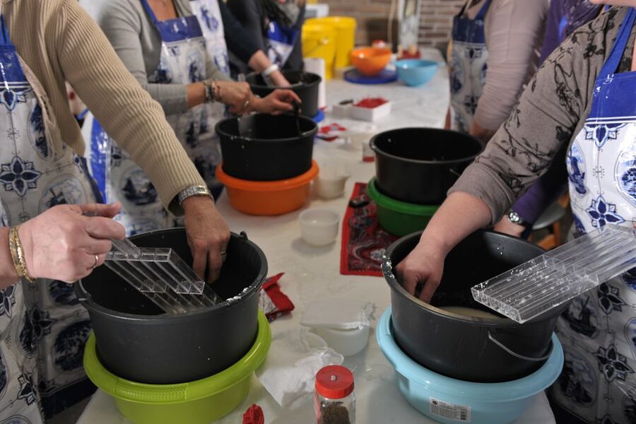 Volendam: 2.5-Hour Cheesemaking Workshop & Clog Making Tour - The “pressing break” that turns into clog making