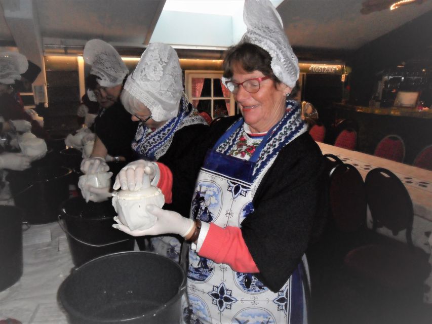 Volendam: 2.5-Hour Cheesemaking Workshop & Clog Making Tour - Learning with a friendly guide: what to expect in the room