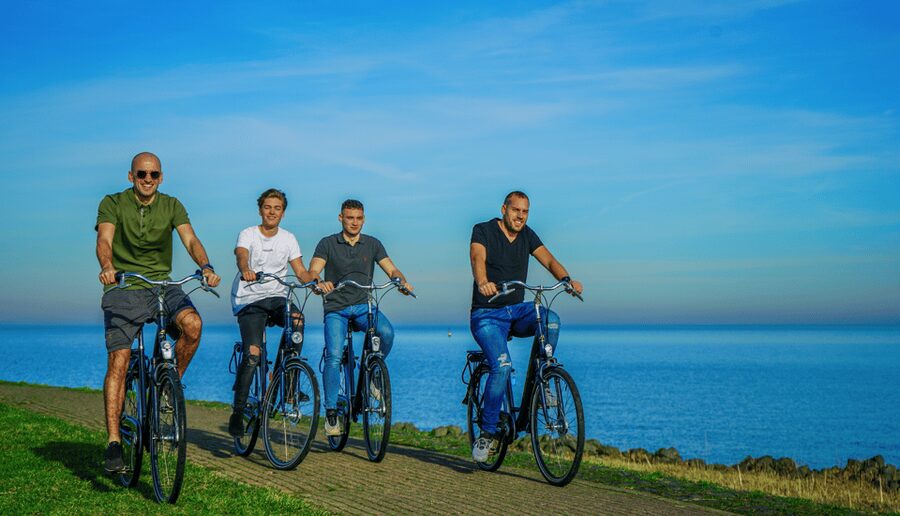 Volendam: Bike Rental including Highlights-Routes - Starting in Volendam’s harbor, right under the dike