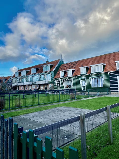 Volendam: Bike Rental including Highlights-Routes - How the route navigation works (paper map + QR to Google Maps)