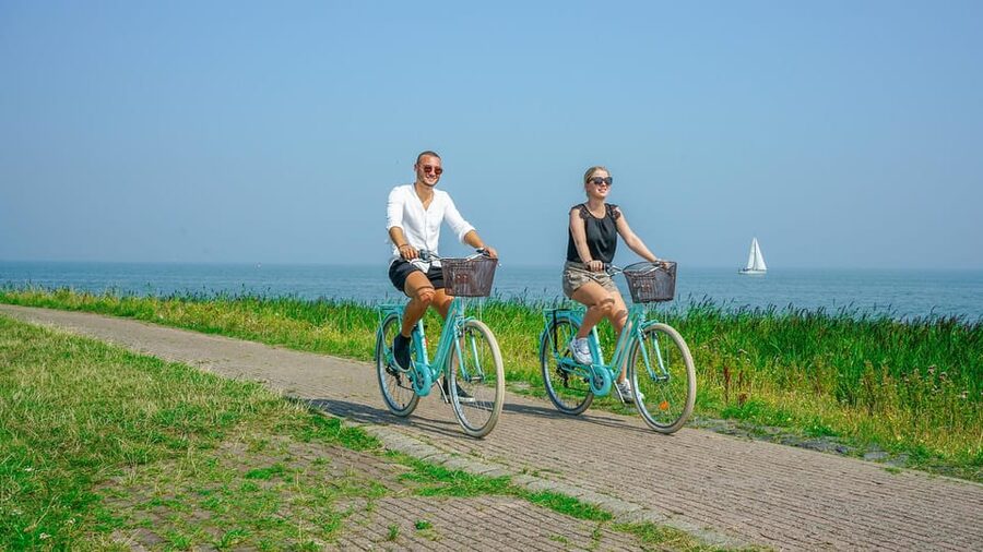 Volendam: Bike Rental including Highlights-Routes - Practical “timing feel” for a full day in the saddle