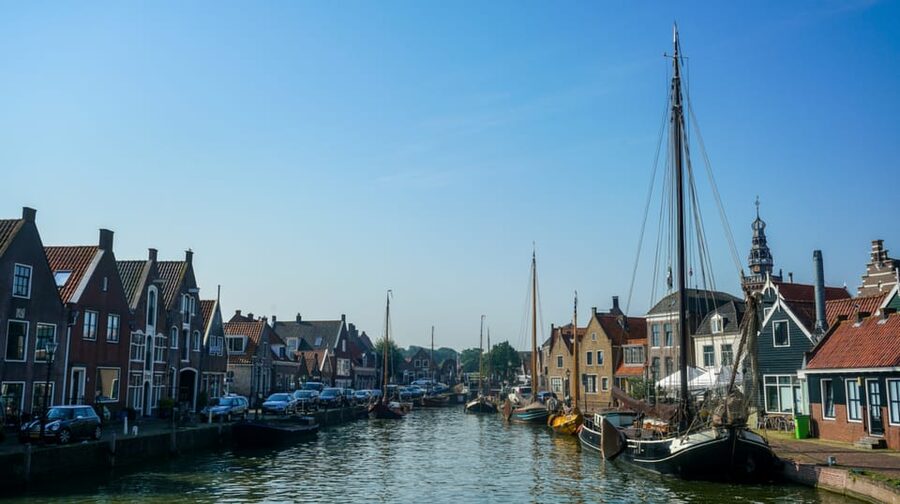 Volendam: E-Bike Rental including Highlights-Routes - Monnickendam: Old Streets, Coffee Time, and Canal Views