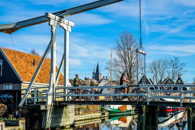 Volendam: E-bike rental with suggested countryside- and fisherman village route - Volendam e-bike basics: what you’re actually renting
