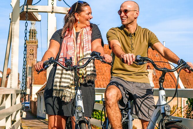 Volendam: E-bike rental with suggested countryside- and fisherman village route - Starting point in Volendam: get your bearings fast