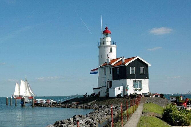 Volendam: E-bike rental with suggested countryside- and fisherman village route - Option A: Edam in about an hour and a half to really enjoy it