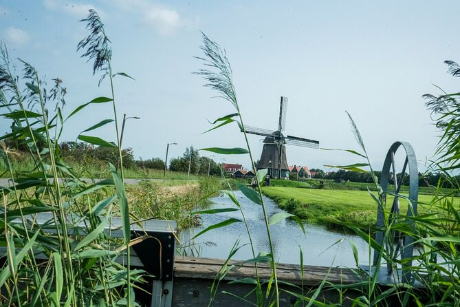 Volendam: E-bike rental with suggested countryside- and fisherman village route - E-bike comfort and effort: what moderate fitness really means here