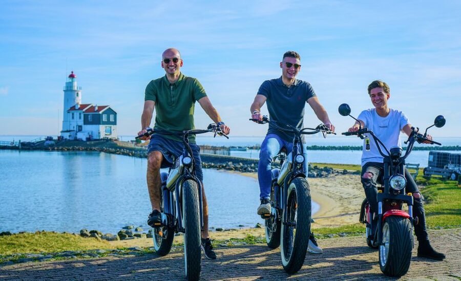 Volendam: E-Fatbike Rental - Monnickendam in about an hour: bronze-brick streets and a harbor you’ll linger in