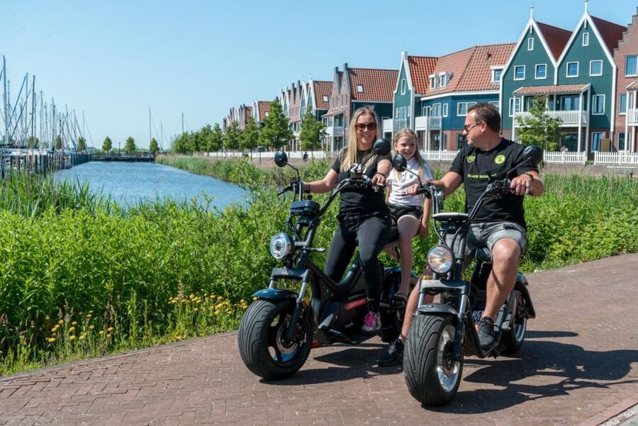 Volendam: E-Scooter Rental - Your route map: Edam, Monnickendam, and Marken in any order